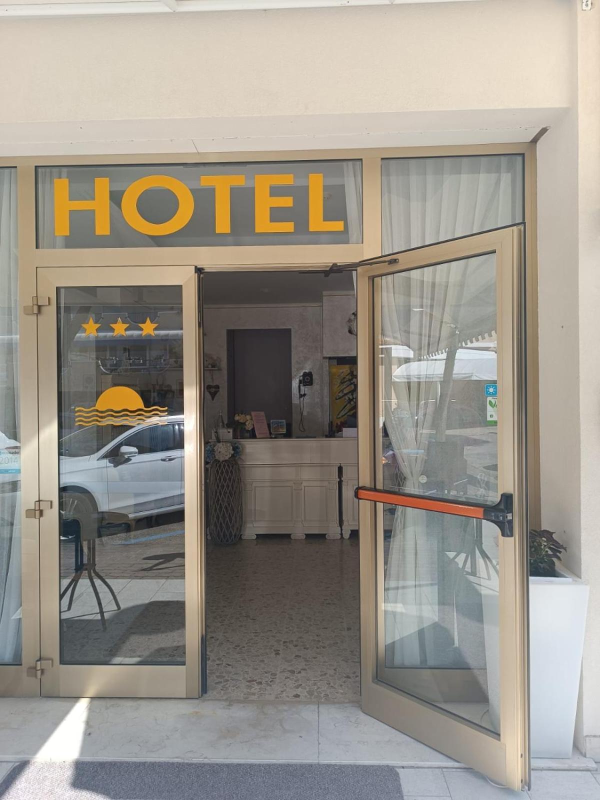 Hotel Tizian Beach Caorle Extérieur photo