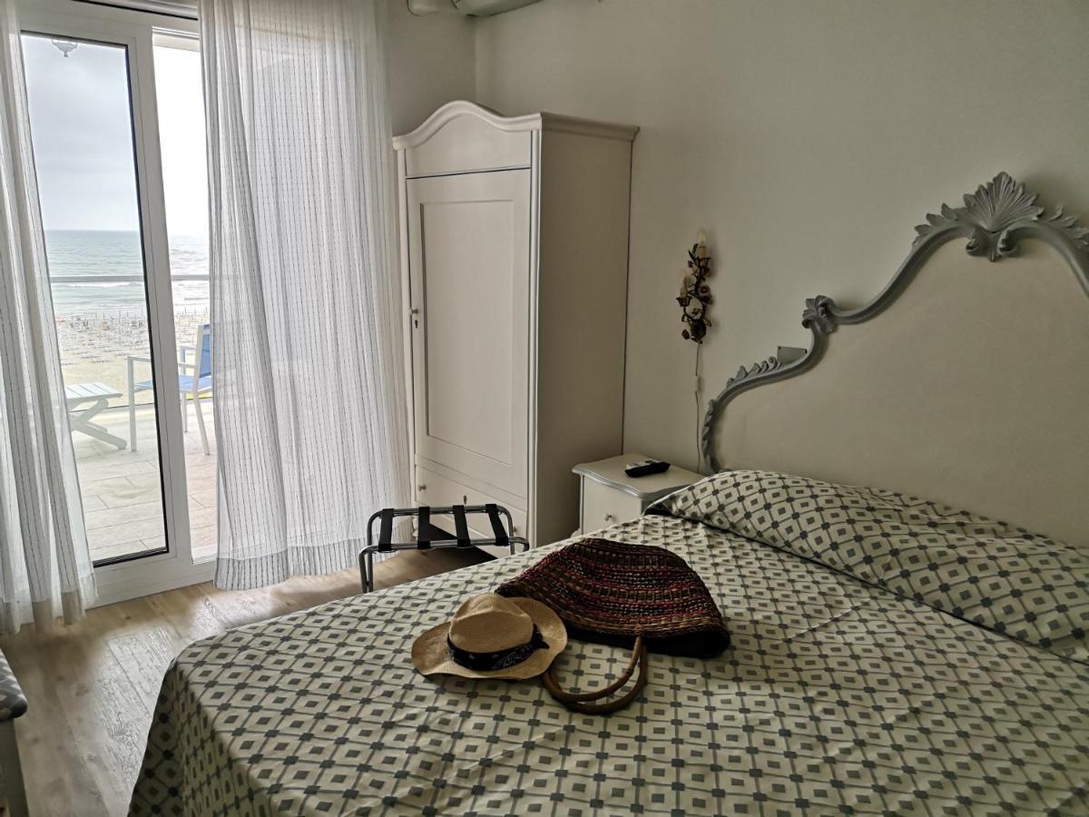 Hotel Tizian Beach Caorle Extérieur photo